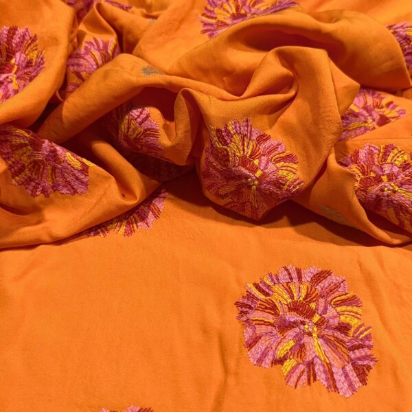 VISCOSE TOSCANA - PADRONAGEM FLORAL BORDADA