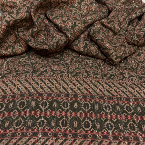 CORTE *ÚNICO* 3,80mt - VISCOSE FILETADA PAISLEY VERDE MILITAR CORTE *ÚNICO* 3,80mt - VISCOSE FILETADA PAISLEY VERDE MILITAR